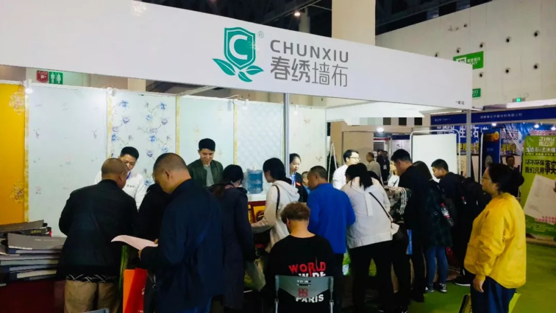 展出效果 | 現場簽約18家專賣店,春繡墻布攜新品再次亮相2020成都建博會(圖3) 展出效果 | 現場簽約18家專賣店,春繡墻布攜新品再次亮相2020成都建博會(圖3)