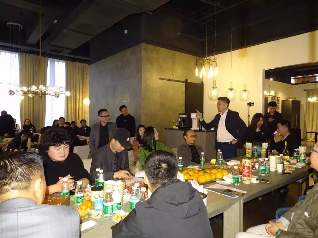 中國(guó)晶鯤鵬獎(jiǎng)戰(zhàn)略合作伙伴設(shè)計(jì)賦能簽約儀式圓滿召開—成都建博會(huì)“大家居·設(shè)計(jì)周”(圖11) 中國(guó)晶鯤鵬獎(jiǎng)戰(zhàn)略合作伙伴設(shè)計(jì)賦能簽約儀式圓滿召開—成都建博會(huì)“大家居·設(shè)計(jì)周”(圖11)